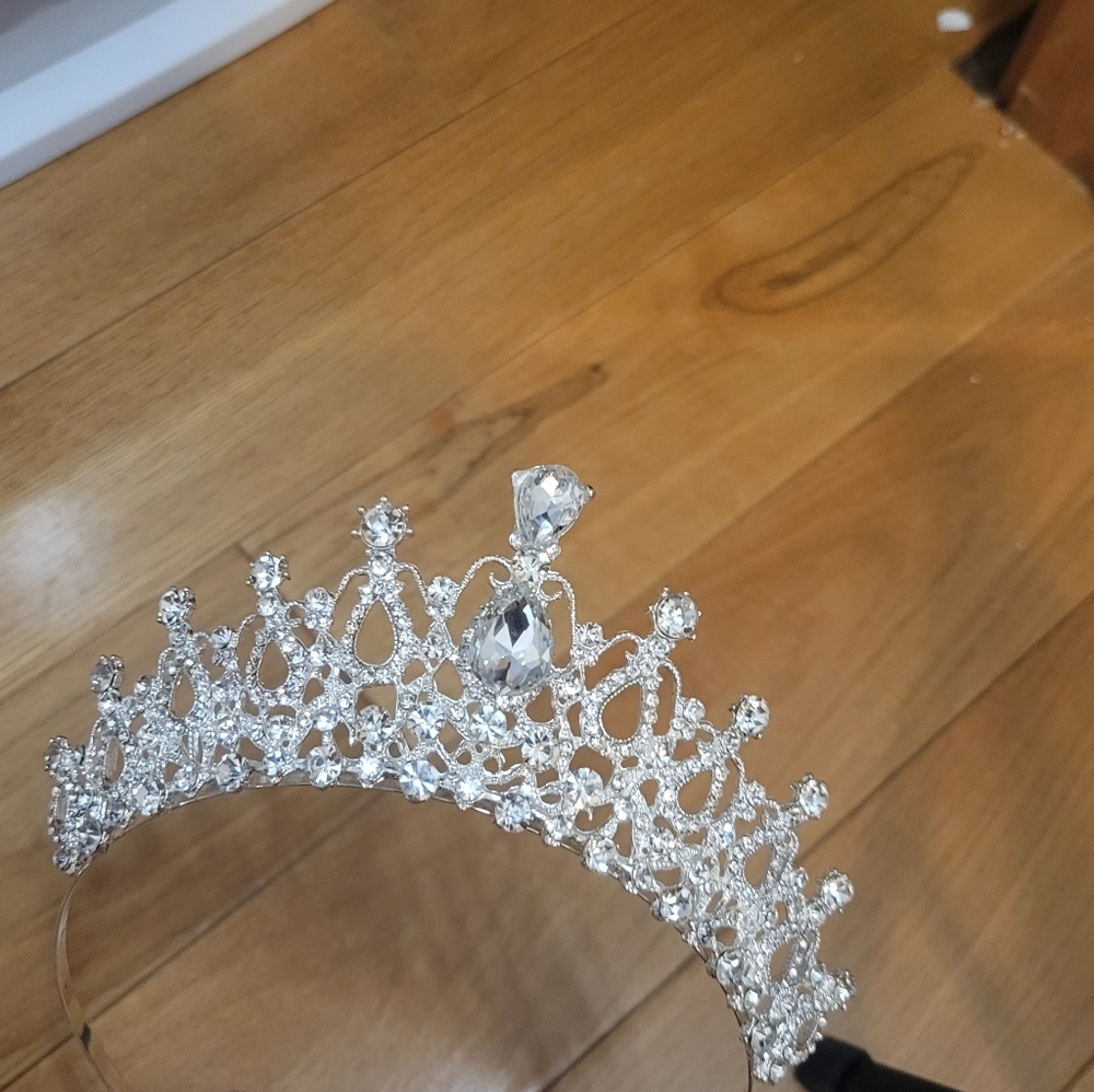 Rhinestone Tiara - Picture 3 of 3